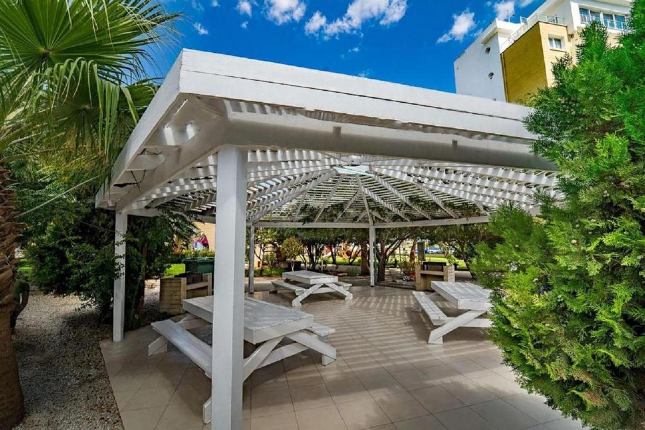 Spartacus Pool Apartments In Caesar Resort & Spa Trikomo Esterno foto